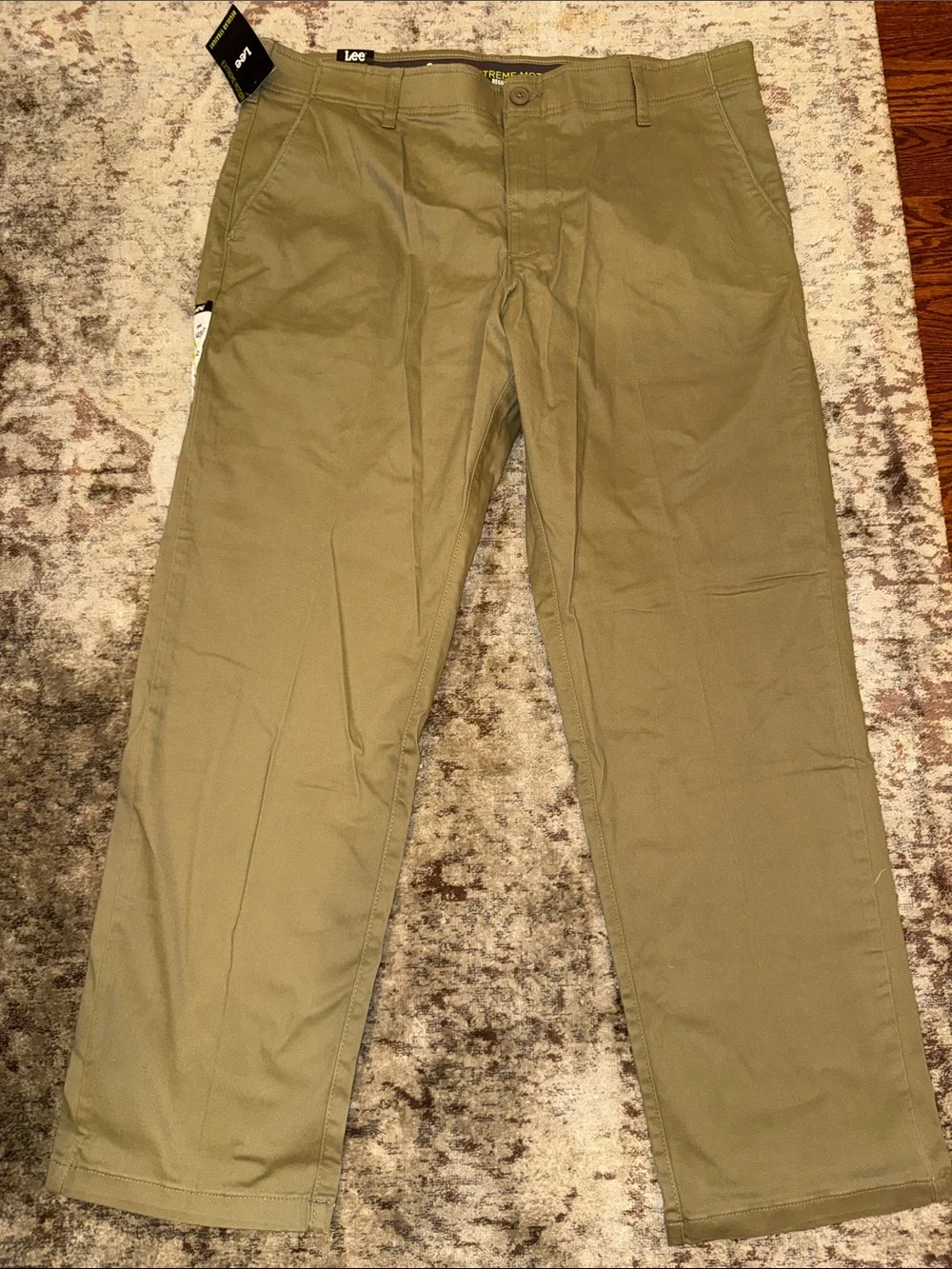 NWT Men’s Lee Extreme Motion Flat Front Pant